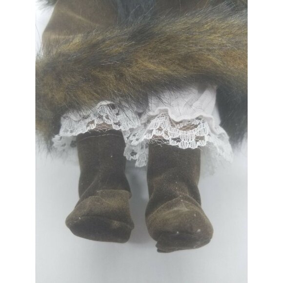 Native American Porcelain Doll Fur Lined Clothes Pantaloons Headband Wood Beads - Picture 9 of 9